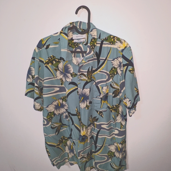 Urban Outfitters Tropical Shirt - Size M - Picture 1 of 1